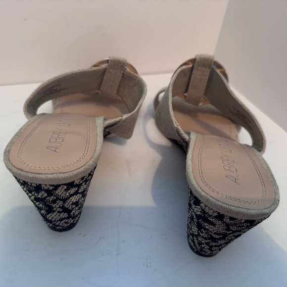 Size 10 Aubrey Lynn khaki and black 3’ wedge. - Picture 4 of 5